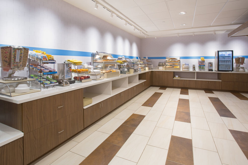 Hotel Express & Sw - Detroit Area By Ihg